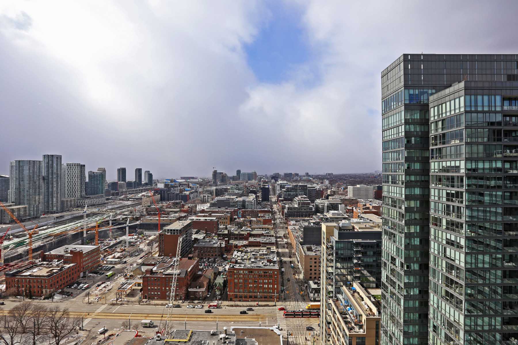 375 King Street West 3209, Toronto ON C4365162 One Bedroom + Den Corner Apartment Toronto